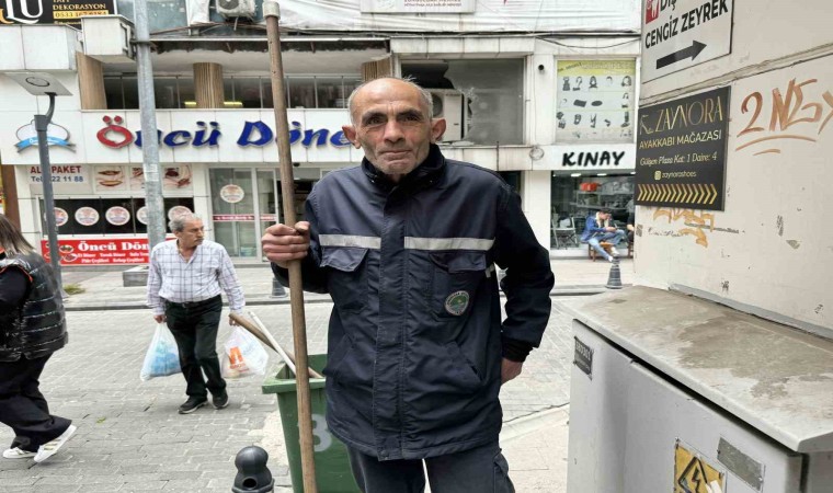 Belediyenin temizlik işçisi maaşıyla beş öğrenciye burs veriyor