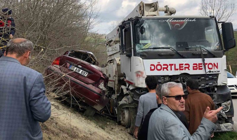 Beton mikseri ile otomobil çarpıştı: 1 ölü