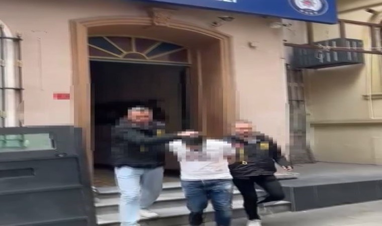 Beyoğlunda askeri üniforma ile müşterilere servis yapan şahıs tutuklandı