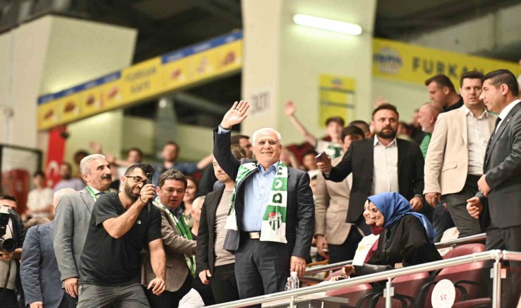 Bursaspor taraftarından Başkan Bozbeye sevgi seli