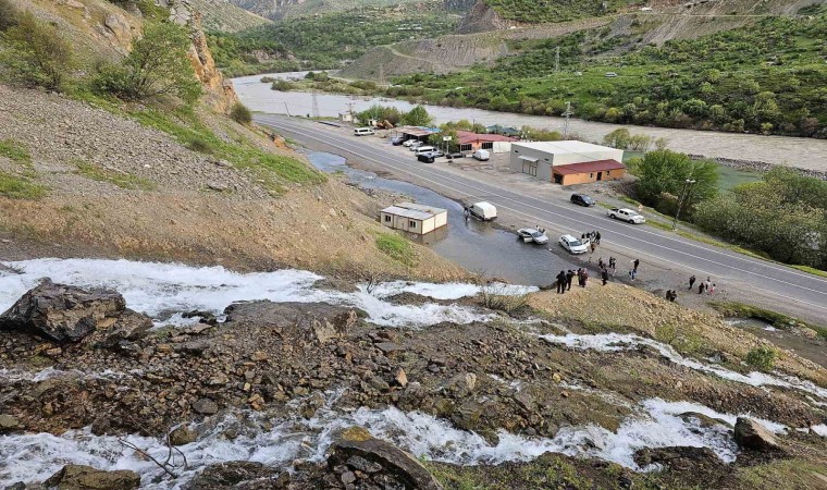 Çukurcadaki Beyaz Su Şelalesi ilgi odağı oldu