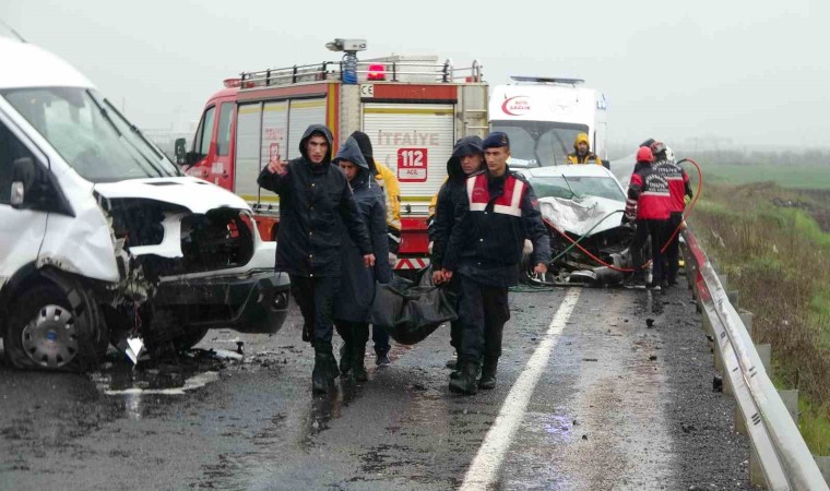 Diyarbakırda feci kaza: 3 ölü, 2si ağır 5 yaralı