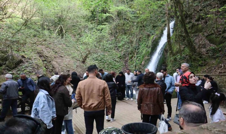 Düzcenin gözde doğal güzelliklerinde bayram yoğunluğu