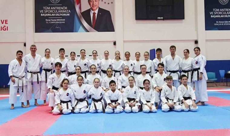 Efsane karateci Turgay Yeşilyurt, Tavşanlıda sporculara Kata semineri verdi