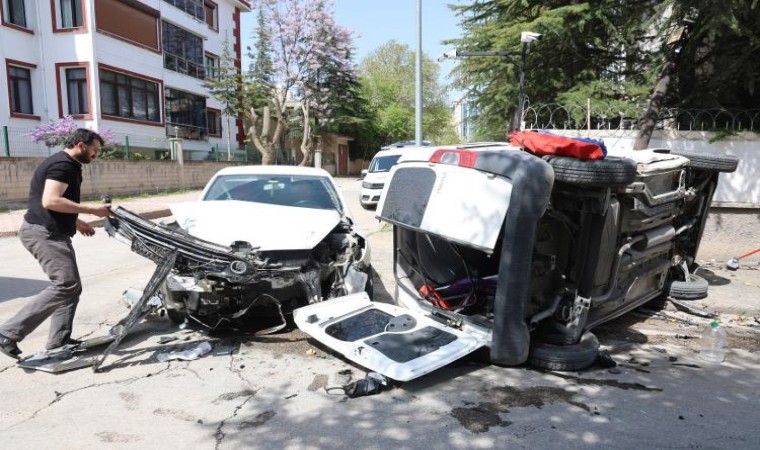 Elazığda kazaya karışan hafif ticari araç yan yattı: 1 yaralı