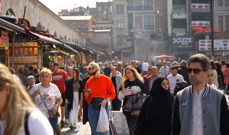 Eminönünde bayram öncesi alışveriş yoğunluğu