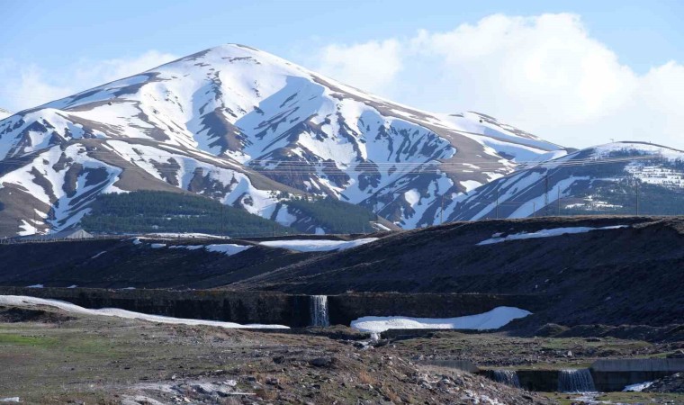 Erzurumun bir yanı kar bir yanı bahar