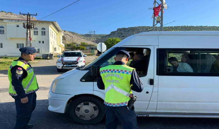 Gaziantepte jandarma okul servis araçlarını denetledi