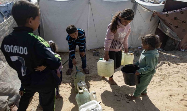 Gazzede açlık ve susuzluktan ölen çocuk sayısı 31e yükseldi