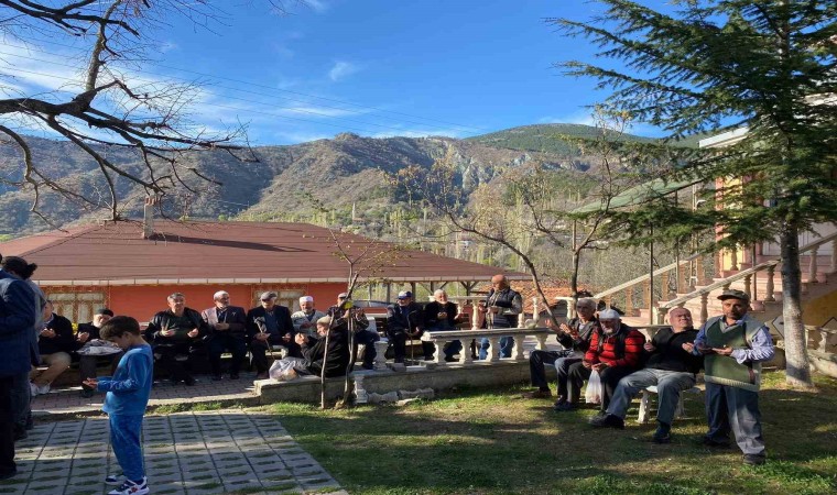 Geleneksel çörek bayramı ile köyde 50 olan nüfus 500e çıkıyor