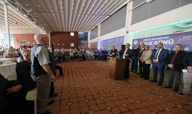 Gemlik Belediye Başkanı Şükrü Deviren Halk Gününde vatandaşları dinledi