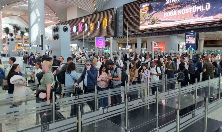 İstanbul Havalimanında bayram tatili yoğunluğu