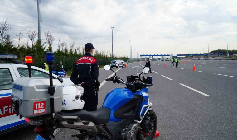 İstanbulda jandarmadan trafikte bayram denetimi