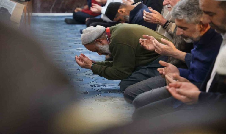 Kadir Gecesinde camiler doldu taştı