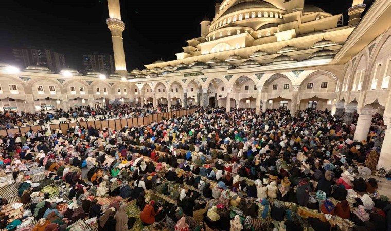 Kadir Gecesinde Şahinbey Millet Cami doldu taştı