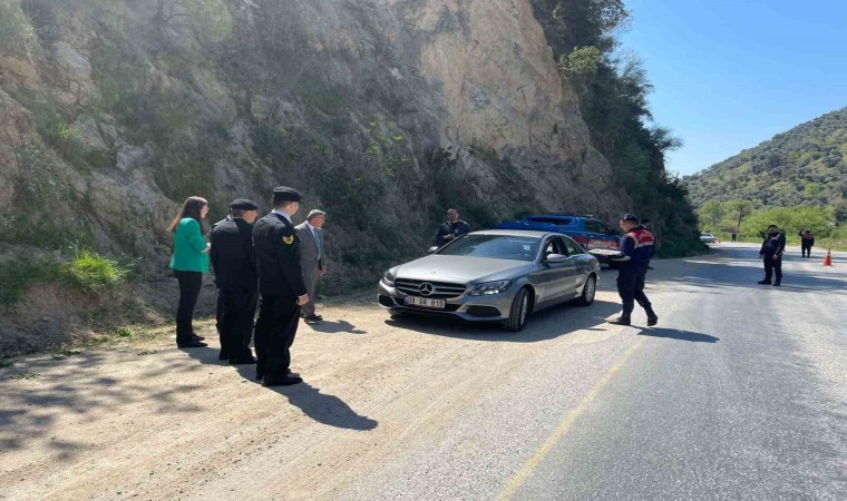 Kaymakam Polat trafik denetimine katılarak vatandaşlarla bayramlaştı