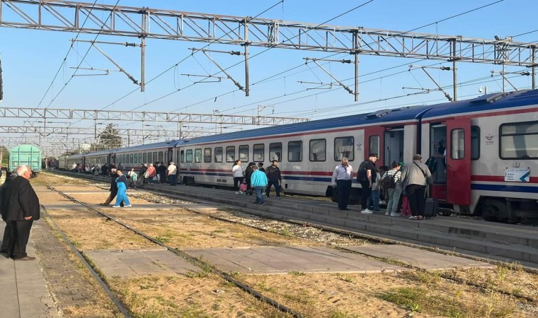 Kırklarelinde tatilcilerin tercihi tren oldu