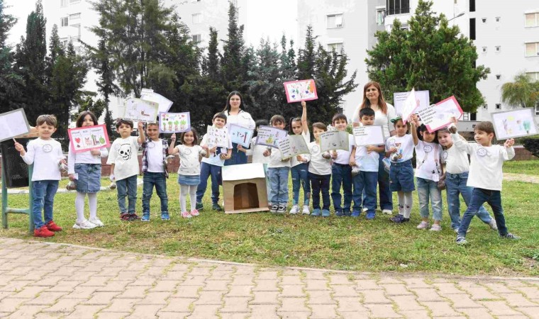 Konyaaltında minikler sokak hayvanlarını unutmadı