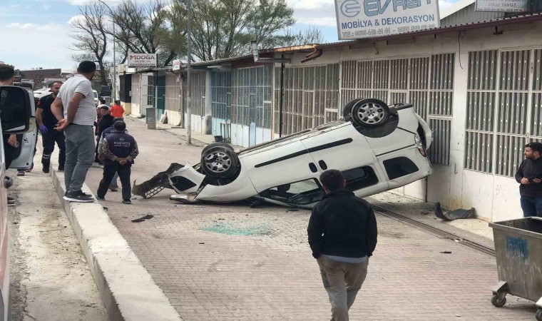 Konyada hafif ticari araç takla attı: 1 yaralı