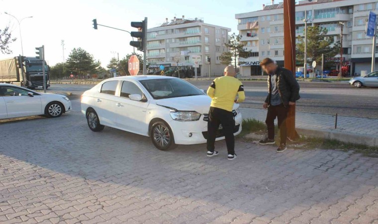 Konyada üç araç çarpıştı: 3 yaralı