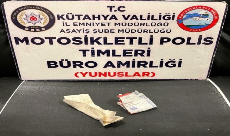 Kütahyada Yunus Timleri bir kişinin üzerinde uyuşturucu ele geçirdi