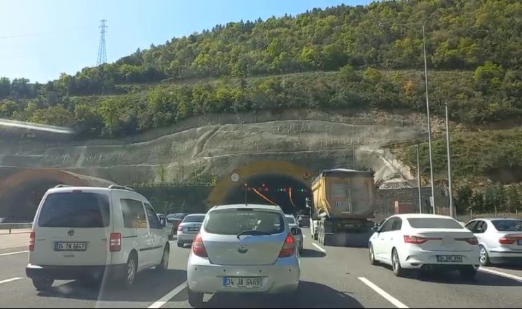 Kuzey Marmara Otoyolunda meydana gelen kaza trafiği felç etti