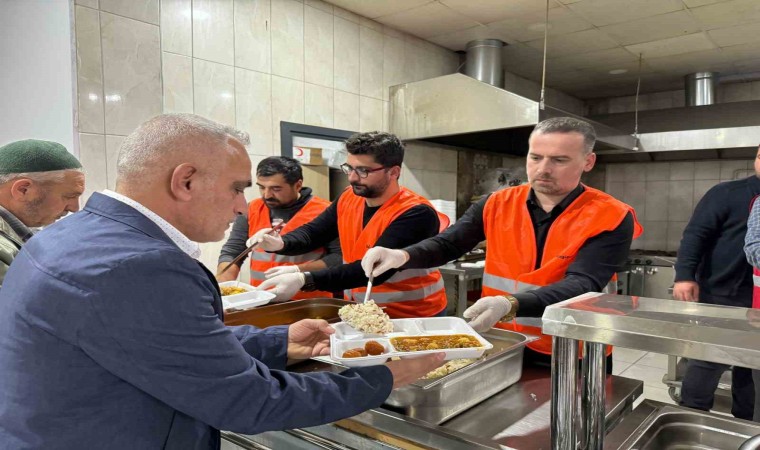 MAGİNDERden İftar yemeği ve gıda yardımı