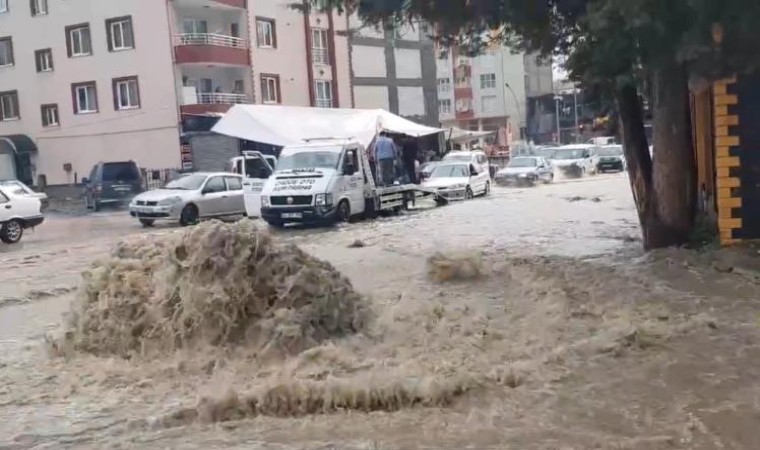 Malatyada cadde ve sokaklar göle döndü