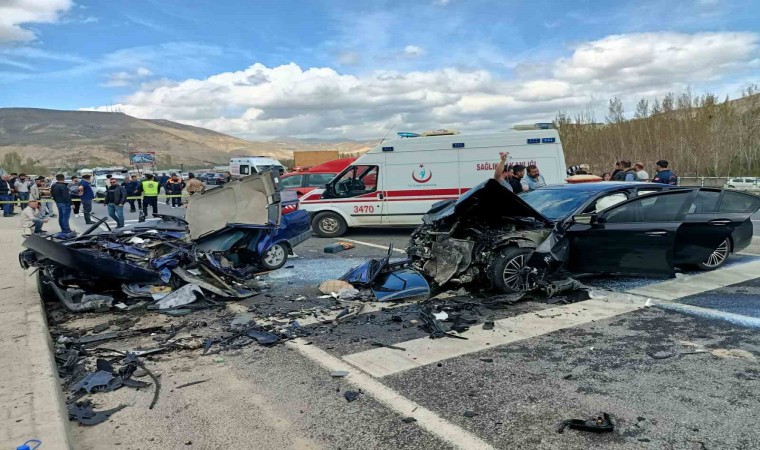 Malatyada otomobiller çarpıştı: 2si ağır 8 yaralı