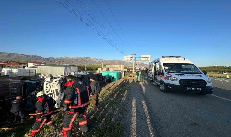 Malatyada yolcu otobüsü devrildi: Çok sayıda yaralı var