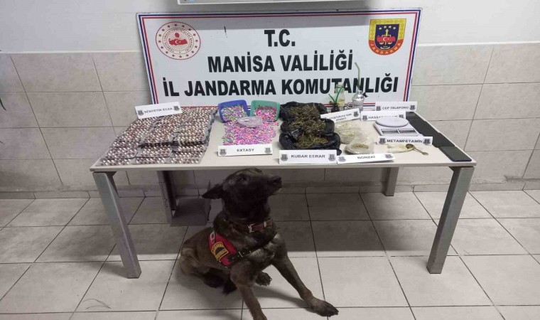 Manisada jandarmadan uyuşturucu tacirlerine darbe: 2 tutuklama