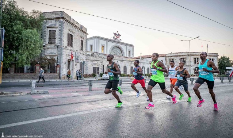 Maraton İzmirde geri sayım başladı