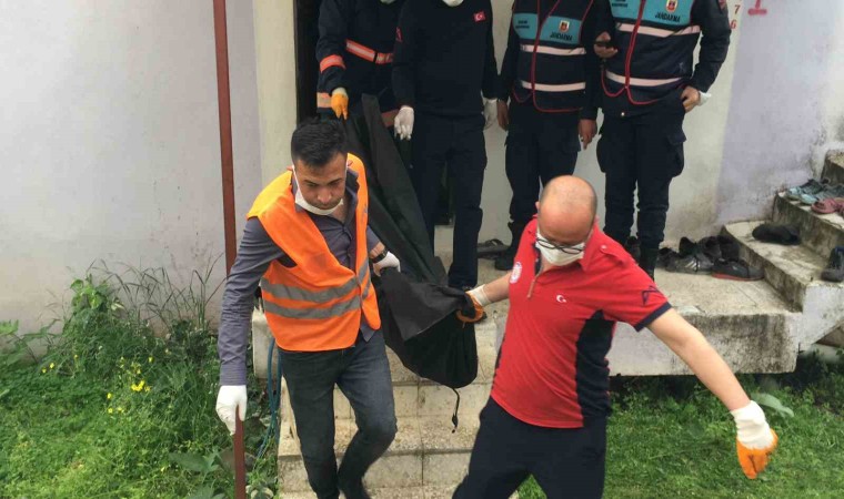 Mersinde yanarak ölen 3 kişinin cenazeleri adli tıp kurumuna gönderildi