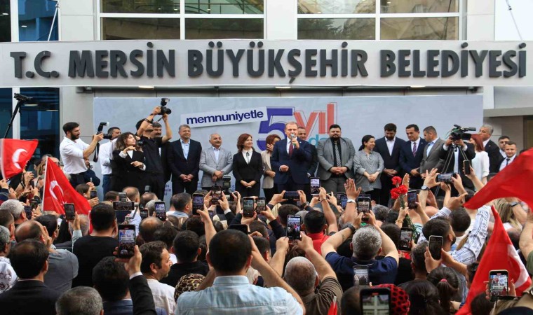 Mersinde yeniden seçilen Vahap Seçer, mazbatasını aldı