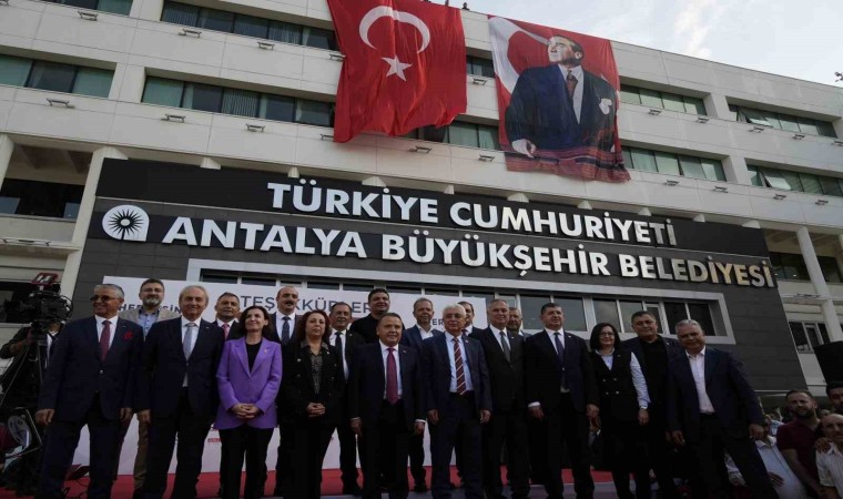 Muhittin Böcek: Çalışma arkadaşlarım görevlerini aksatmayacak, siyaset yapmayacak