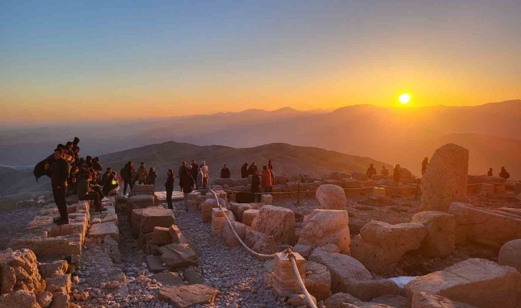 Nemrut Dağına bayramda yoğun ilgi