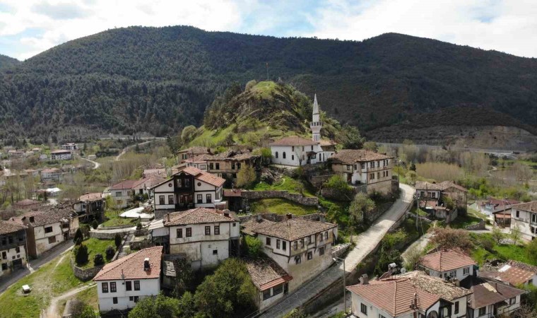 Osmanlının ilk fethettiği topraklardaki bu evler görenleri tarihi yolculuğa çıkarıyor