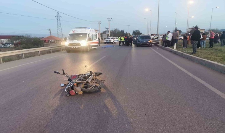 Otomobil ile çarpışan motosiklet sürücüsü hayatını kaybetti