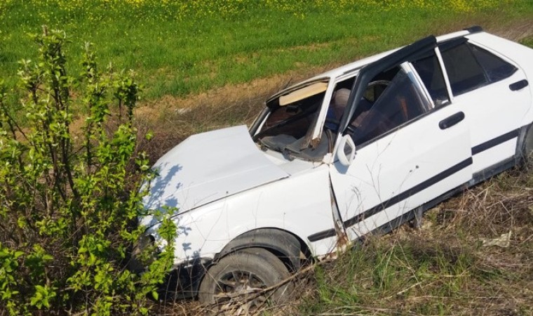 Otomobil yoldan çıktı: 1 kişi yaralandı