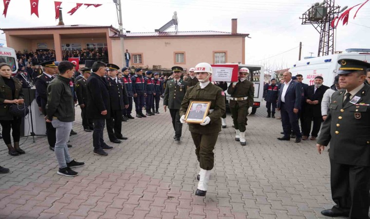 Piyade Uzman Çavuş Hikmet Aslan Niğdede son yolculuğuna uğurlandı