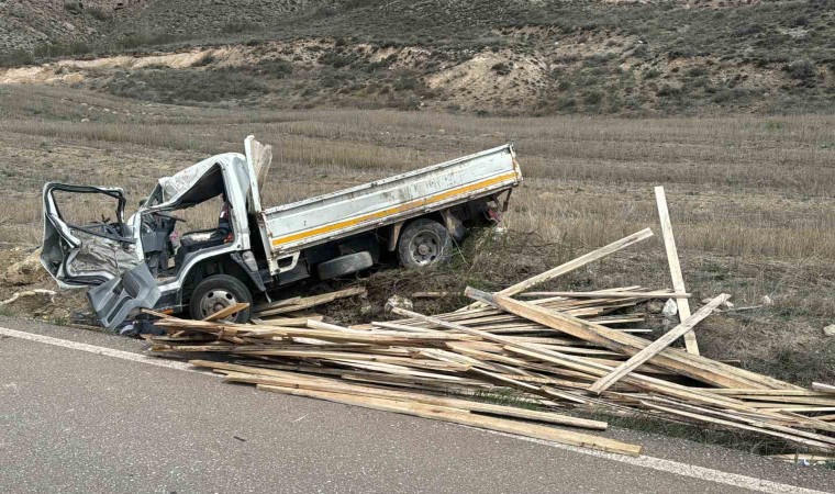 Refüje çıkıp takla attı, 1 ölü 2 yaralı