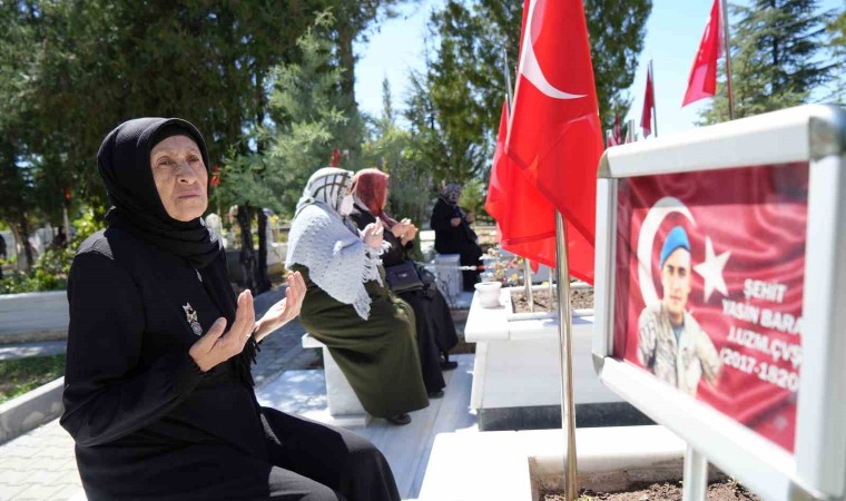 Şehit annesinden duygulandıran sözler: Bir Yasin gider, bin Yasinler gelir