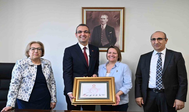 Şişlinin yeni Belediye Başkanı Resul Emrah Şahan görevi teslim aldı