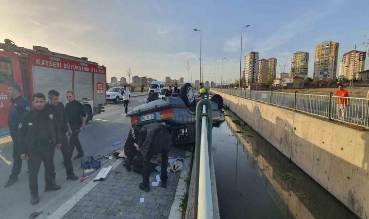 Takla atan otomobil kanala düşmeden son anda durdu: 1 yaralı