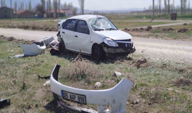 Takla atan otomobilin sürücüsü kazayı şans eseri hafif yaralı atlattı