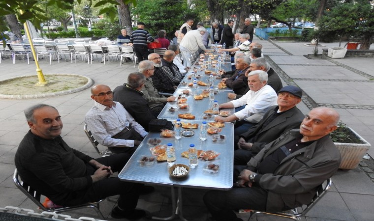 Taş medreseliler Manisada iftar sofrasında buluştu