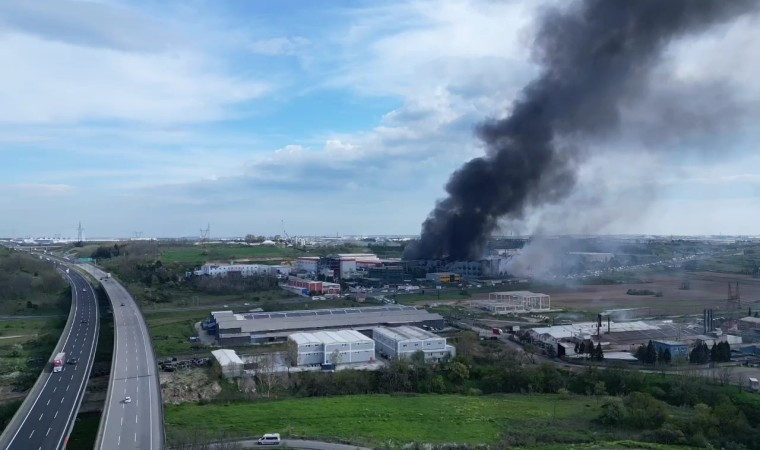 Tekirdağda fabrika yangını havadan görüntülendi