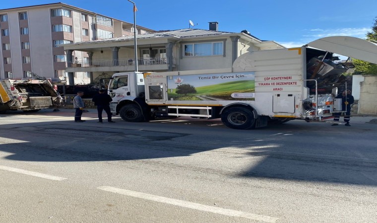 Temizlik çalışmaları çöp konteynerlerinin yıkanması ile devam ediyor