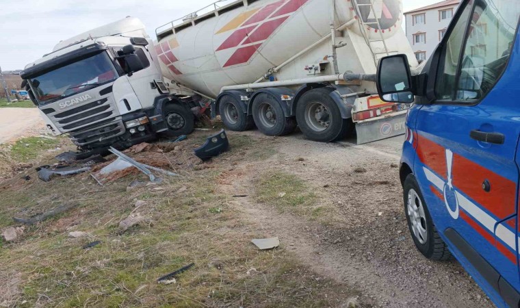 Tokatta feci kaza: Vatandaş yola, araç tarlaya savruldu