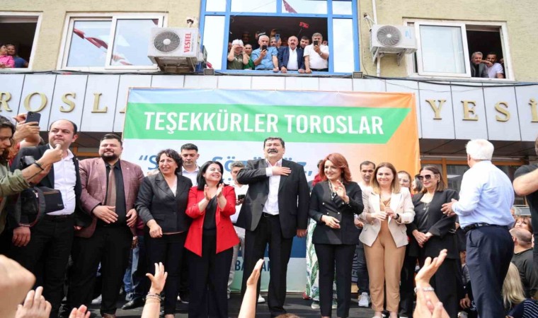 Toroslar Belediye Başkan Yıldız, mazbatasını aldı